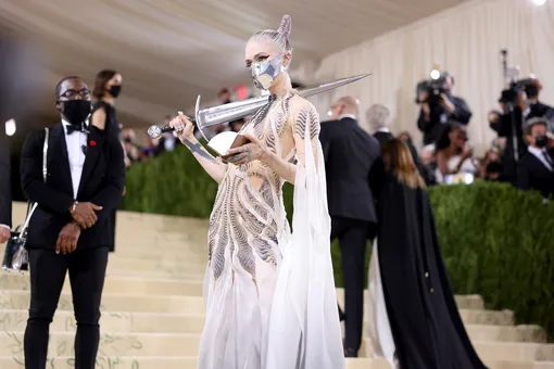 Певица Граймс на Met Gala