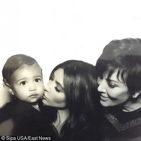 Ким Кардашьян с дочерью Норт и мамой Крис Дженнер