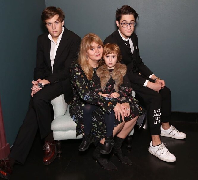 Сексаголикалық порно Сүйкімді аққұбамен лифтте секс