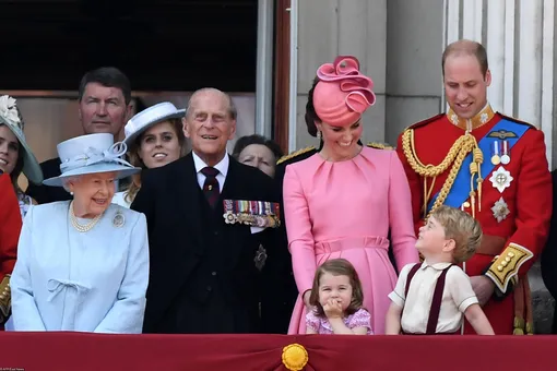 10 неожиданных правил британской королевской семьи