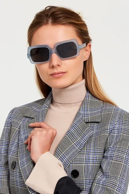 Очки с серыми линзами в прямоугольной голубой оправе, Acne Studios, 20 200 руб.