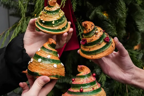 Гастрономический дайджест: пробуем виральные смэш-бургеры и елки-круассаны