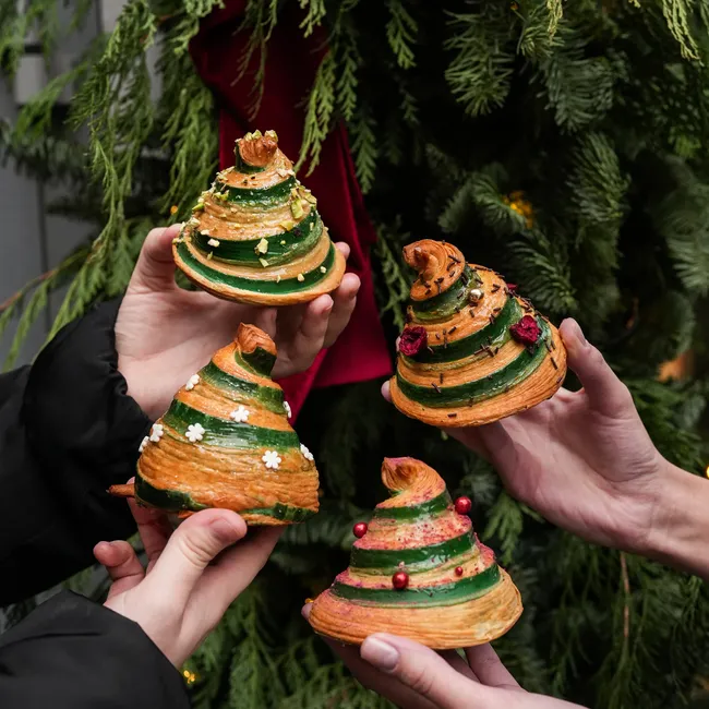 Гастрономический дайджест: пробуем виральные смэш-бургеры и елки-круассаны