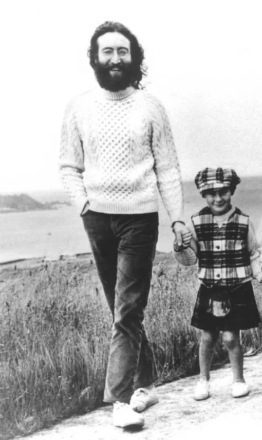 Джон Леннон с сыном