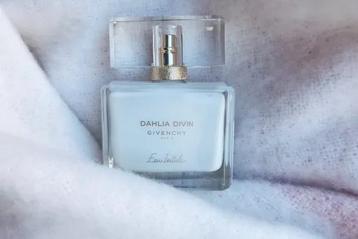 Рождение богини: Givenchy представил новый аромат Dahlia Divin Eau Initiale