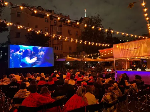 Показ фильмов в DFF SUMMER CINEMA Показ фильмов в DFF SUMMER CINEMA
