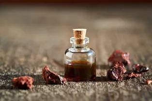 Благовония с «кровью дракона»: польза и вред ароматических палочек