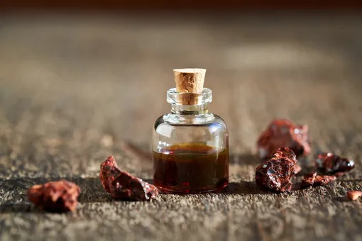 Благовония с «кровью дракона»: польза и вред ароматических палочек