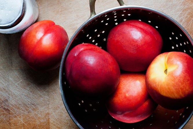 Персики: польза и вред для здоровья человека