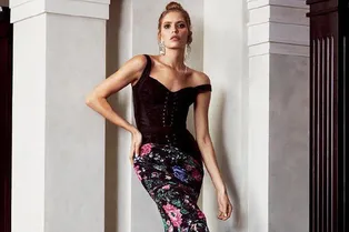 Елена Перминова надела платье в пол с корсетом для арабского глянца