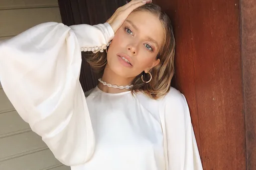 Воздушная блуза и рваные шорты — идеальный романтичный look от Лены Перминовой