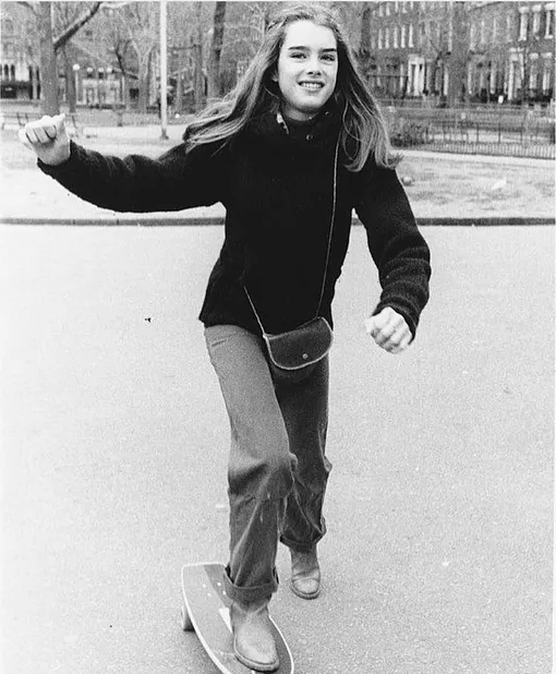 Брук Шилдс на прогулке в Нью-Йорке, 1978 г.
