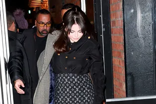 Как сочетать принты — учимся на примере Селены Гомес