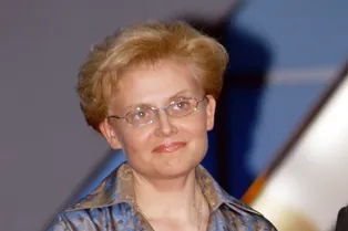 «Ответить придется»: Елена Малышева эмоционально отреагировала на слухи о своем отъезде «Ответить придется»: Елена Малышева эмоционально отреагировала на слухи о своем отъезде