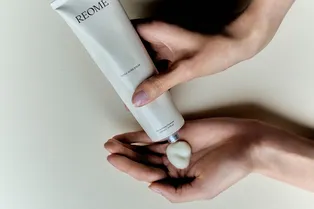 15 кремов для очень сухой кожи рук, которые действительно увлажняют