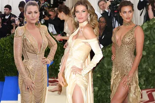Из чистого золота: 12 завораживающе красивых нарядов звезд на Met Gala, которые они могли бы повторить в этом году Из чистого золота: 12 завораживающе красивых нарядов звезд на Met Gala, которые они могли бы повторить в этом году