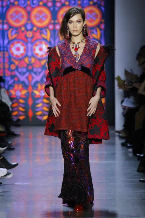 Белла Хадид на показе Anna Sui Fall-winter 2018