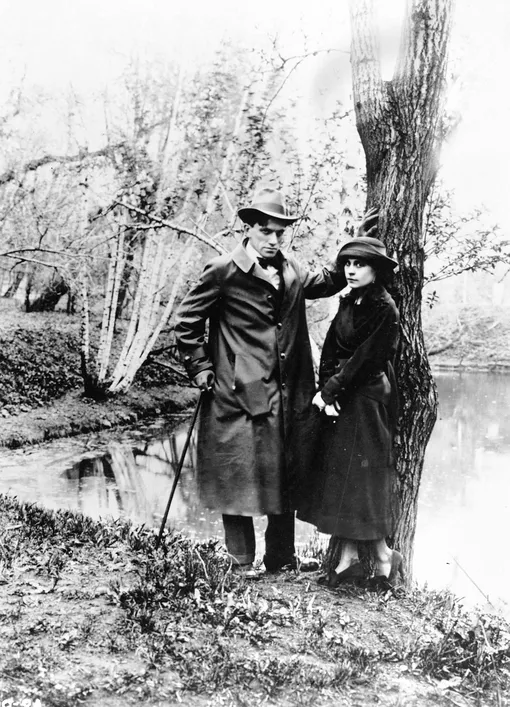 Владимир Маяковский и Лиля Брик в 1918 году.