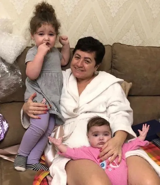 Ирина Млодик с дочками Ирина Млодик с дочками