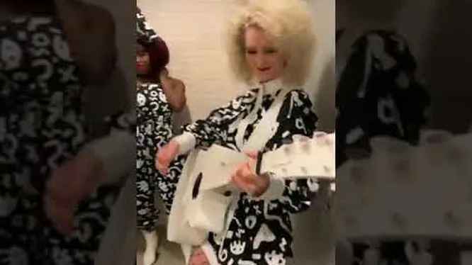 Нажми и смотри