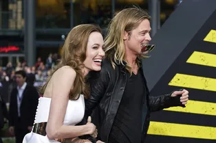 Ведет по очкам