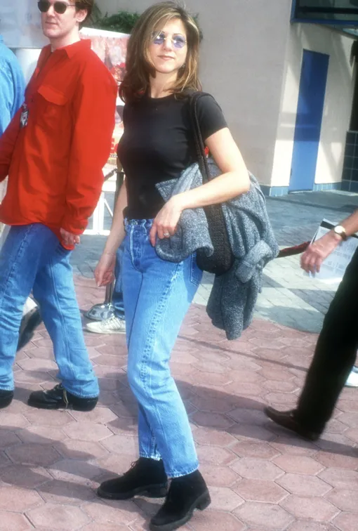 Дженнифер Энистон в джинсах (1996 год)