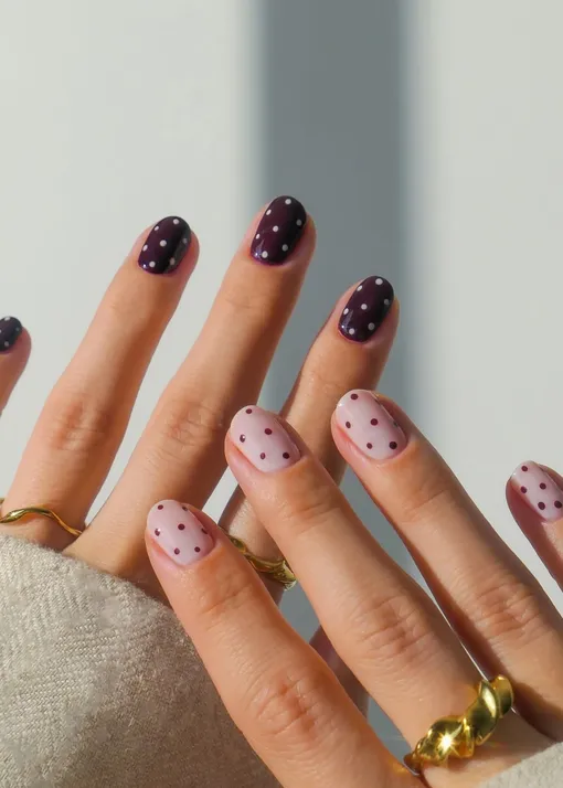 Модный маникюр в горошек на новый год Модный маникюр в горошек на новый год