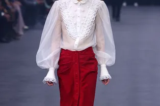 Как выглядят самые модные блузы 2026-го: ответ в новой коллекции Valentino Как выглядят самые модные блузы 2026-го: ответ в новой коллекции Valentino