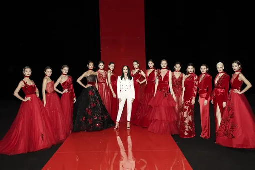Дерзкий красный: 15 ярких образов с показа российского бренда anastasiAZadorina