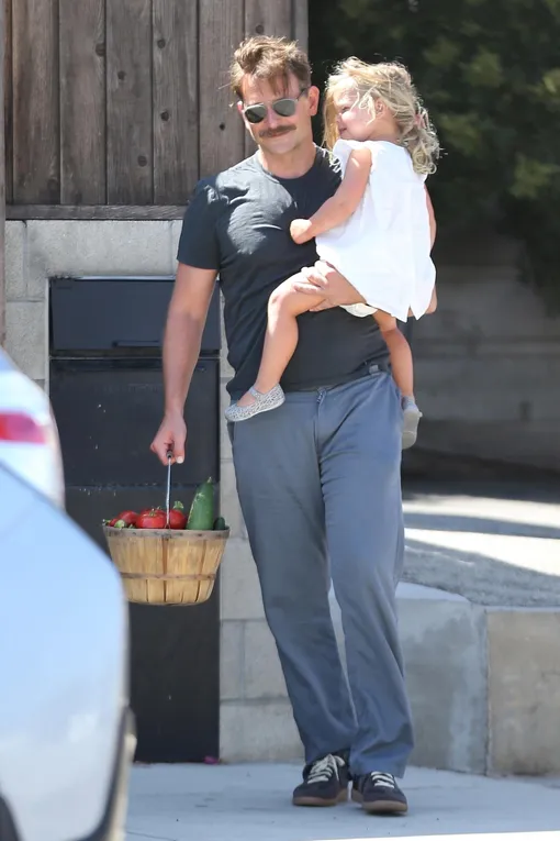 Актер провел выходные с малышкой