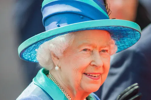 Вакансия от королевы Великобритании: что нужно делать, чтобы получать бесплатные обеды и четыре миллиона рублей