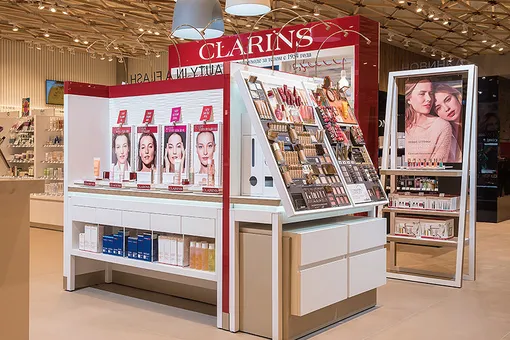 В Москве в сети «Золотое Яблоко» открылся новый корнер Clarins