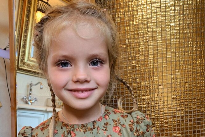 Елена Перминова раскрыла секрет пушистых ресниц пятилетней дочери