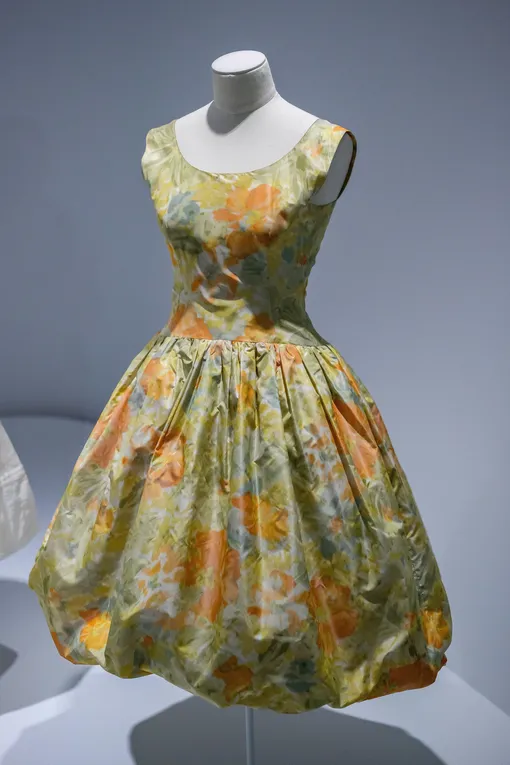 Платье из коллекции Кристобаля Баленсиаги