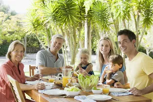 Не спешите собирать вещи: что делать, если ваш муж — маменькин сынок
