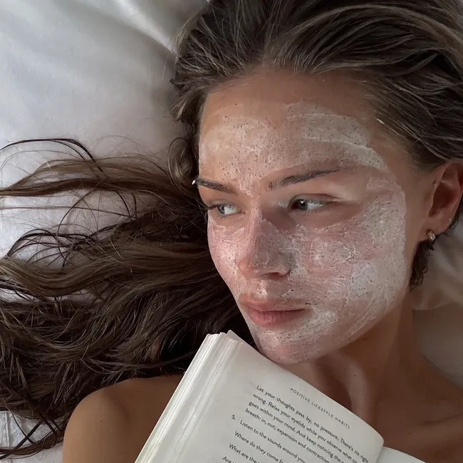 10 лучших увлажняющих масок для лица, которые подойдут любому типу кожи