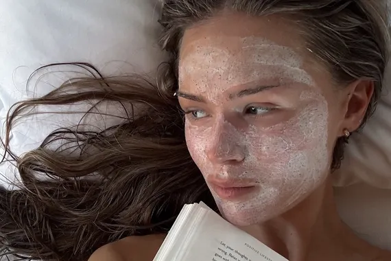 10 лучших увлажняющих масок для лица, которые подойдут любому типу кожи