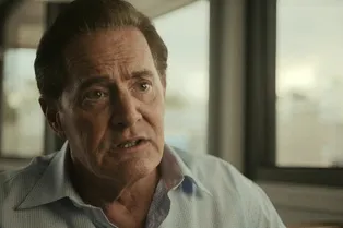 8 новых сериалов, которые можно посмотреть на зимних каникулах