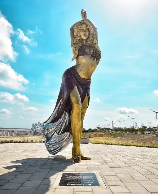 Статуя Шакиры