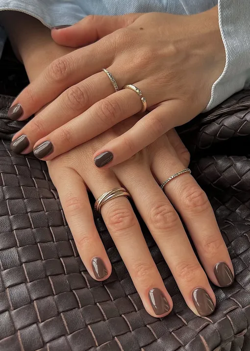 Самые модные оттенки маникюра на зиму 2026