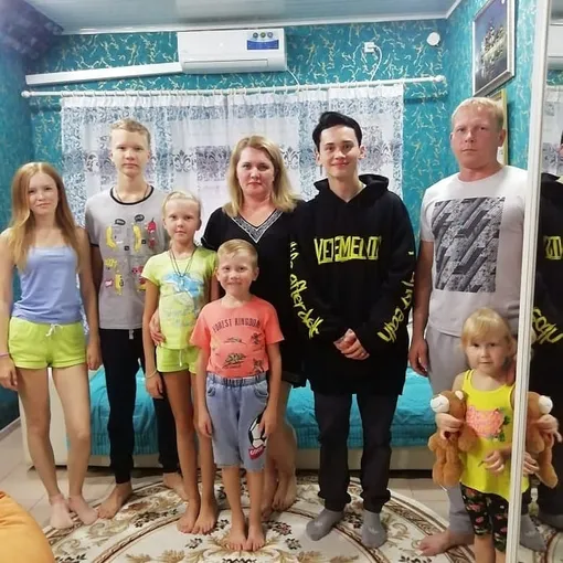 Даня Милохин с семьей