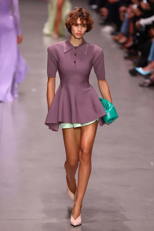 модное платье футболка