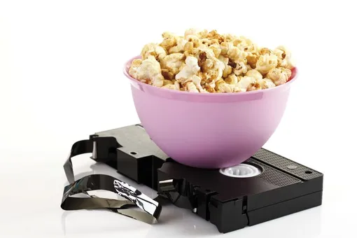 Почему за просмотром фильмов едят попкорн