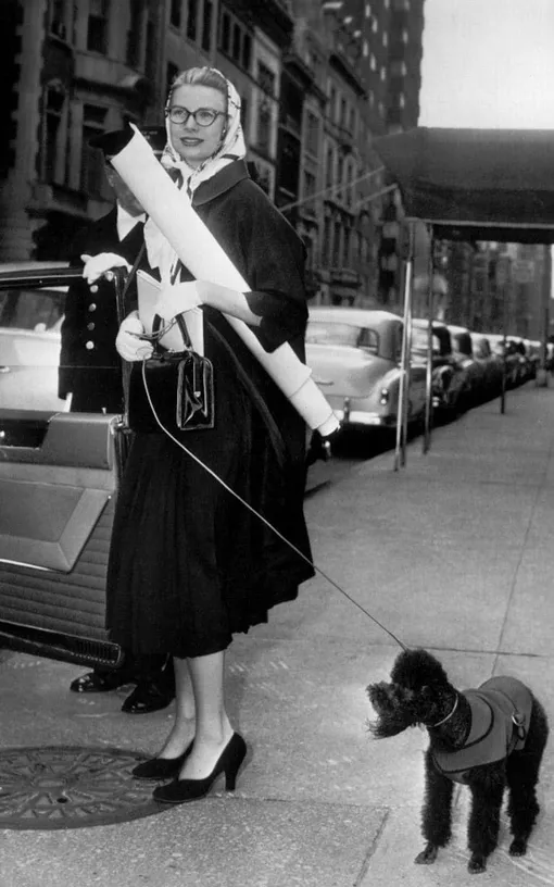 Грейс Келли на прогулке в Нью-Йорке, 1956 год