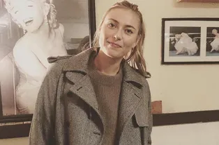 Мария Шарапова в сером кардигане Max Mara поужинала в Лос-Анджелесе