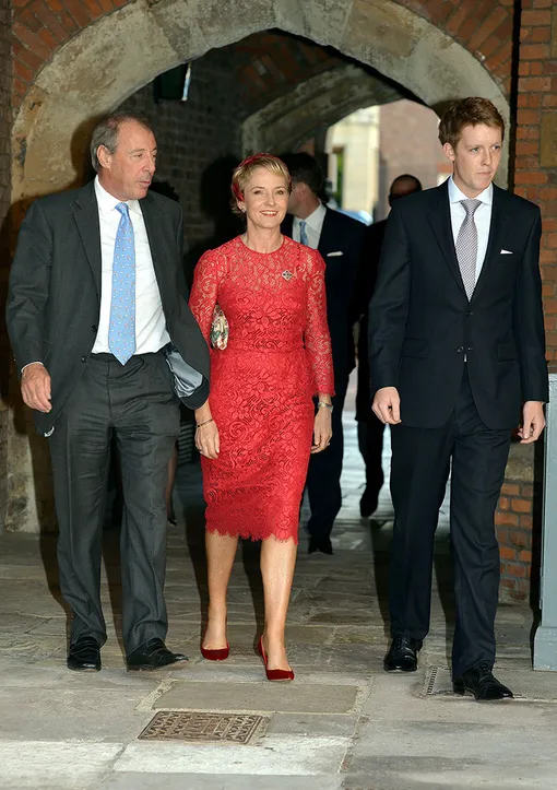 Хью и близкие друзья семьи: крестная принца Джорджа Джулия Сэмуэль и ее супруг
