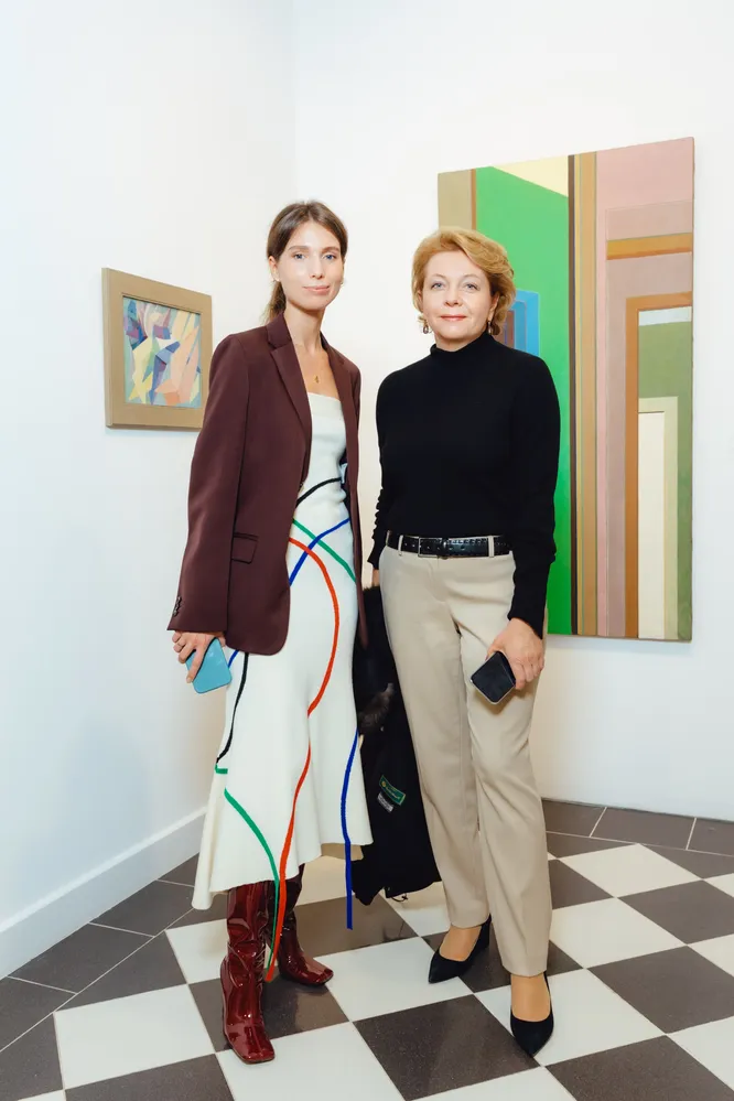 Алина Пинская и Наталия Опалева на открытии выставки «И как нам создавать свою красоту»
