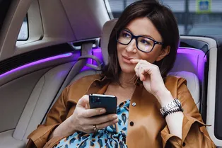 Самая стильная выписка: Елена Блиновская показала, как муж и сыновья встретили ее с дочкой из роддома