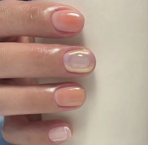 Персиковые глазированные ногти