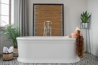 Ванна с имбирем: чем полезна и как принимать ее в домашних условиях
